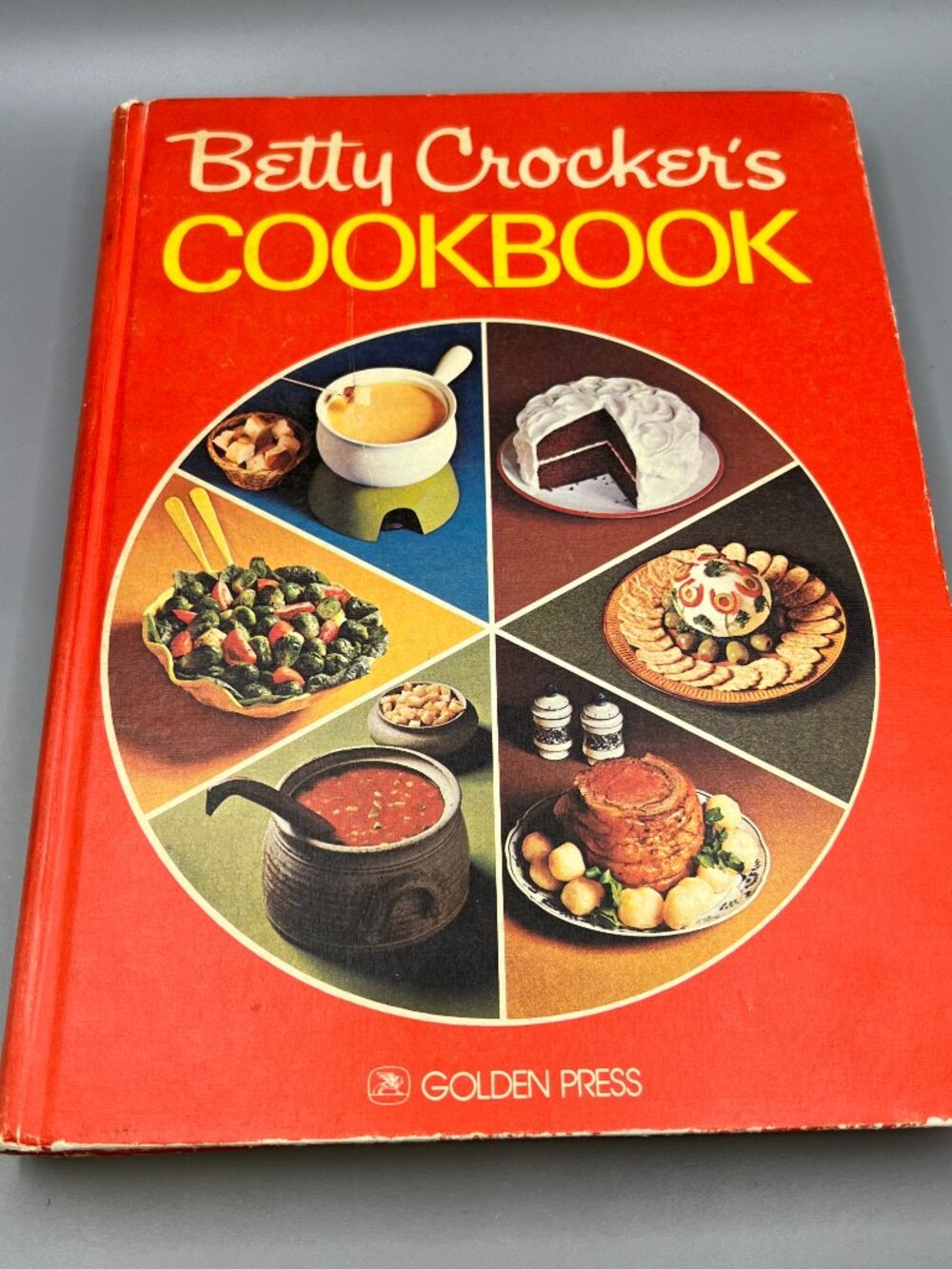 Betty Crocker's Cookbook 1975 25th printing HC VTG 1969 Red Pie Cover Grannycore